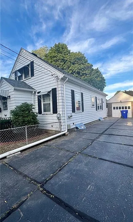 39 Hillview Ave