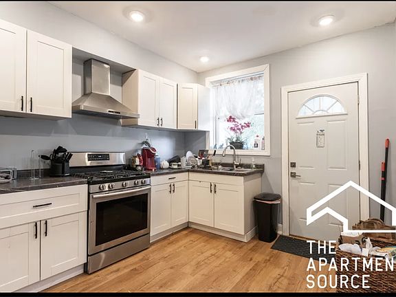 2nd image of 2832 W Lyndale St #1A
