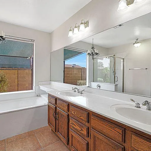 4 bed, 2.0 bath, 1723 sqft, $940 — Photo 3