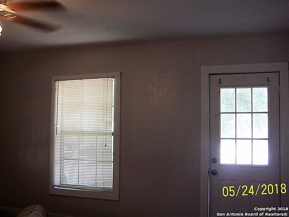 3rd image of 724 E Mayfield St