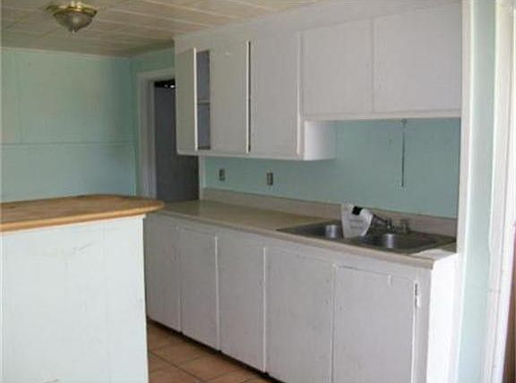 3rd image of 690 Lonsdale Ave