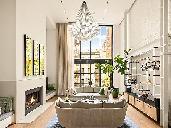 2nd image of 19 Jay St