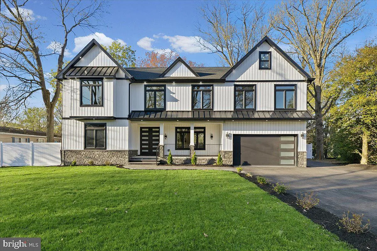 6 Echo Ave photo 1