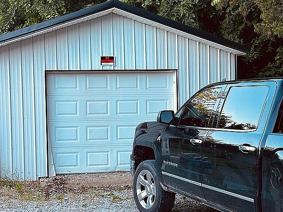 Detached garage 