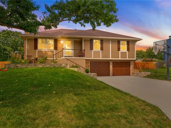 406 NE Crescent St, Lees Summit, MO 64086
