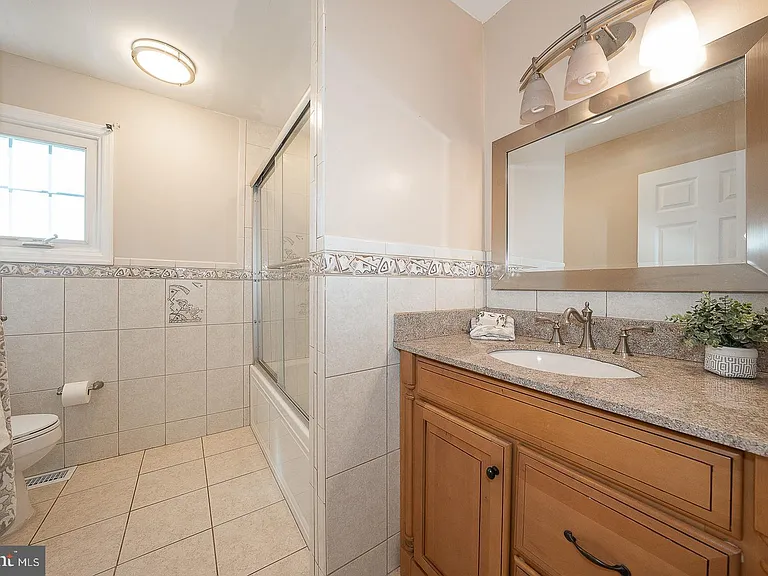 1099 Armstrong Ct — Photo 33