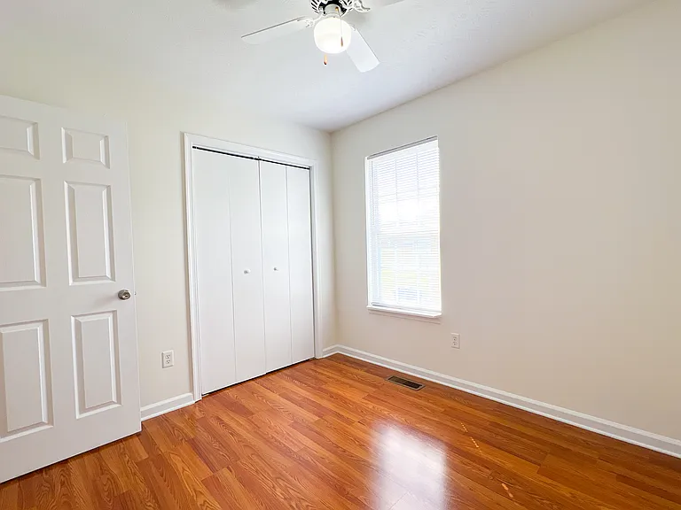 1451 N Delphine Ave — Photo 11