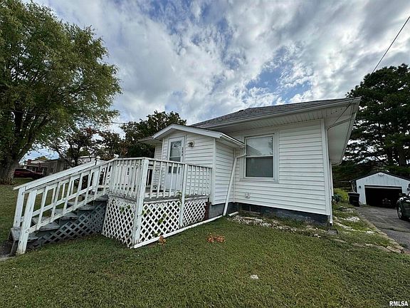 2nd image of 208 N Otrich St