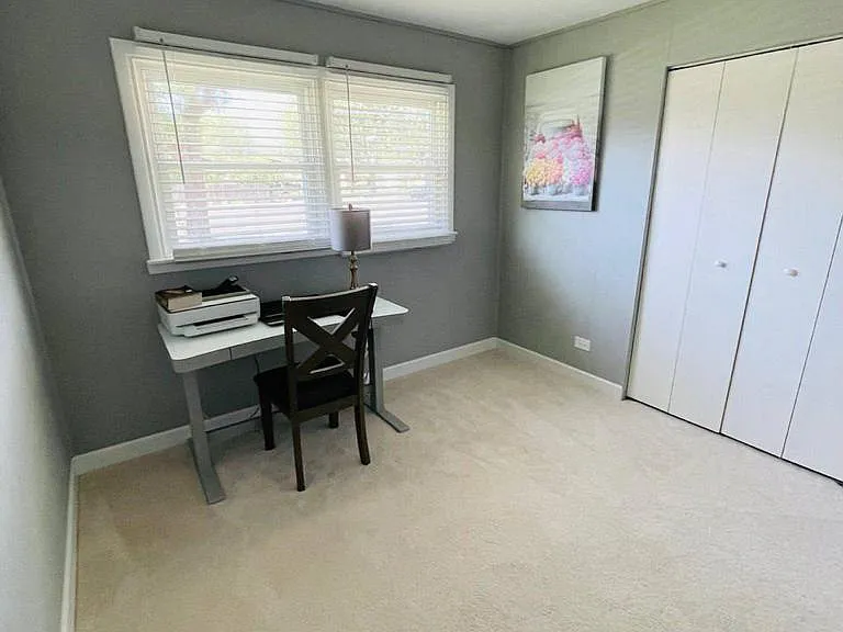 1409 S Busse Rd — Photo 10