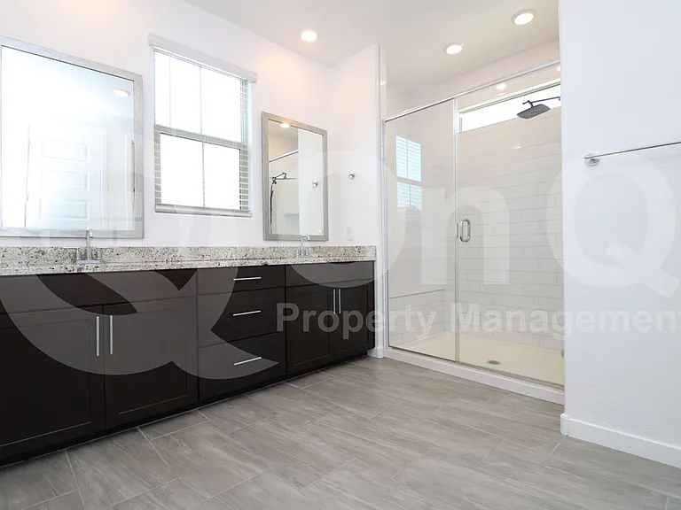 1045 E Thompson Way — Photo 19