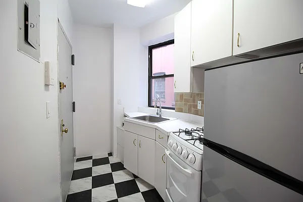 Rented by Julianna Realty Corp | media 4