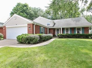 1627 S Chesterfield Dr, Arlington Heights, IL 60005