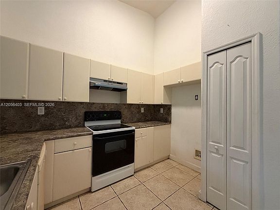 2nd image of 1661 SE 28th St Unit 204