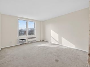 66-66 Thornton Pl #4C, Rego Park, NY