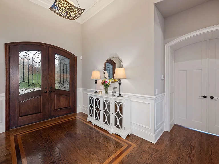7715 Cathedral Hill Dr — Photo 4