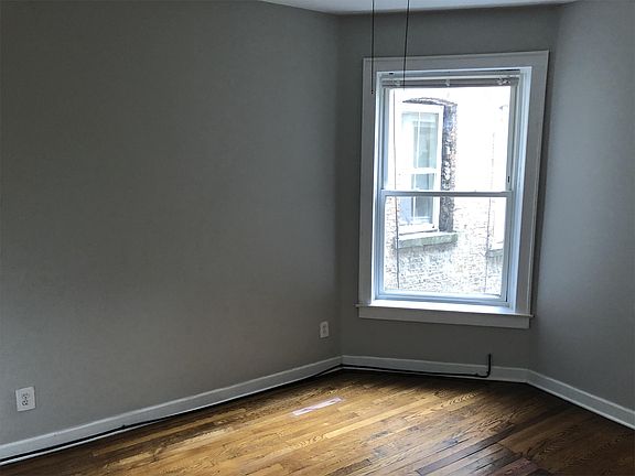 4th image of 4015 S Calumet Ave APT 2S