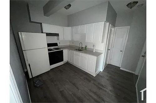 311 Bond St #2R Photo 1