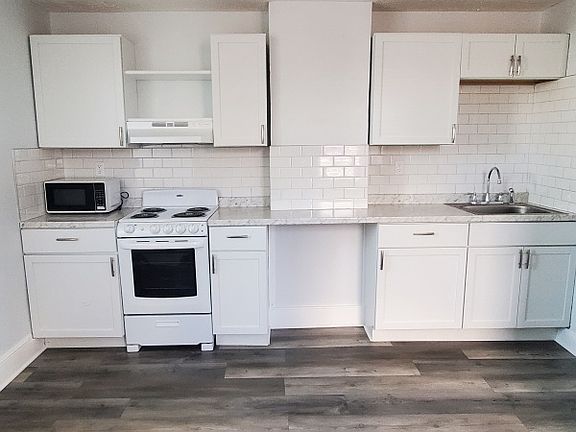 3rd image of 303 Chestnut St Unit 4