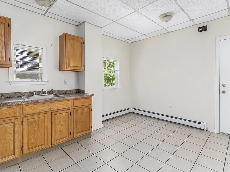 79 Oak St #4 — Photo 4