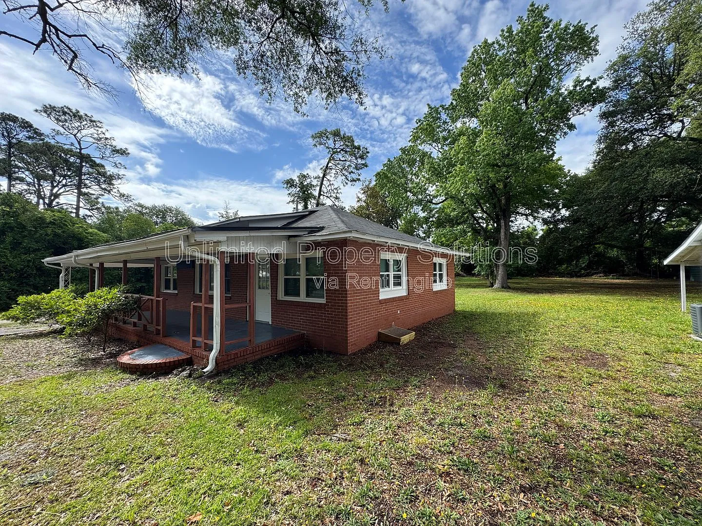 4 bed, 1.0 bath, 1304 sqft, $2,050 — Photo 4