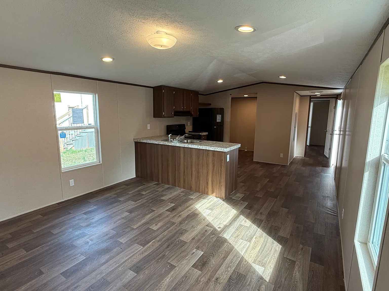 3 bed, 902 sqft, $1,100 — Photo 4
