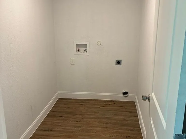 1700 Clark St — Photo 8