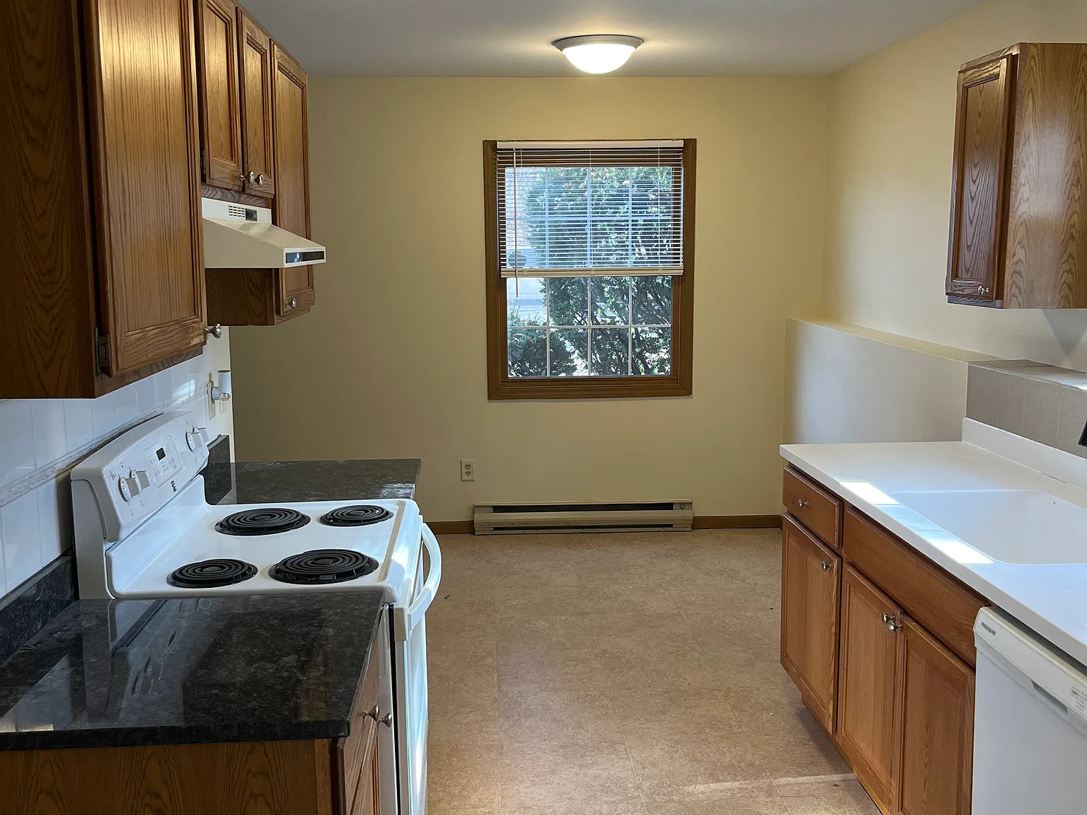 2 bed, 900 sqft, $1,595 — Photo 3