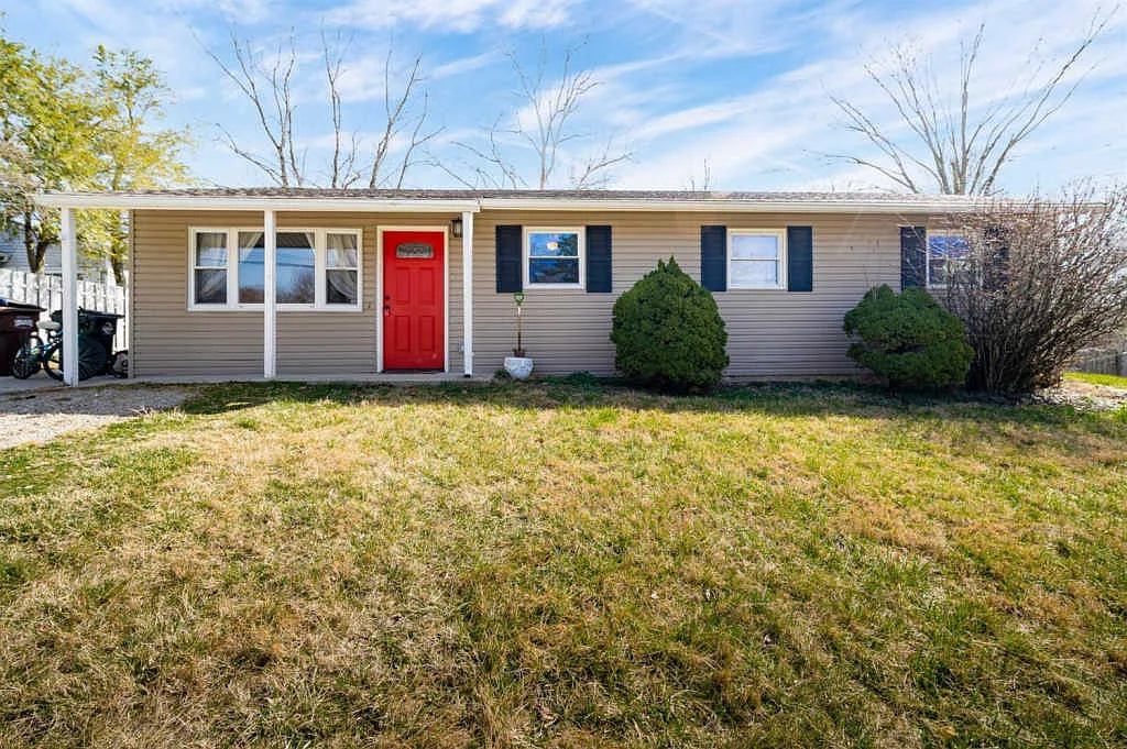3884 Michael Dr photo 1