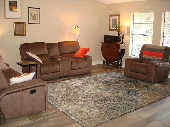 5th image of 113 Meadowcross Dr