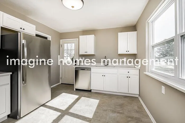 3 bed, 1.0 bath, 950 sqft, $1,795 — Photo 4