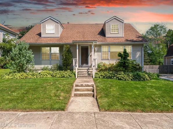 303 Bristol St S, Almont, MI 48003