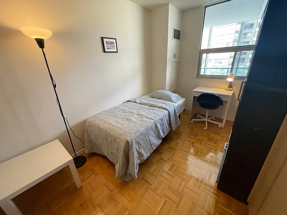 140 Carlton St #805C