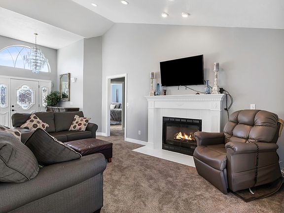 3rd image of 13176 Day Ct