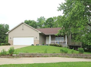 1800 E Ave NW, Cedar Rapids, IA 52405