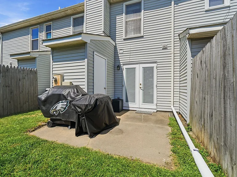 851 Sommerville Cres — Photo 26
