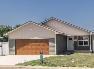 1104 Robroyce Ave, Lakin, KS 67860