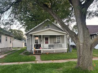 1027 F Ave NW, Cedar Rapids, IA 52405