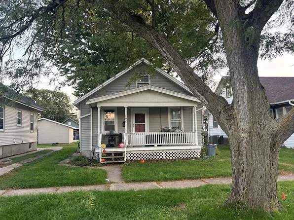 1027 F Ave NW, Cedar Rapids, IA 52405