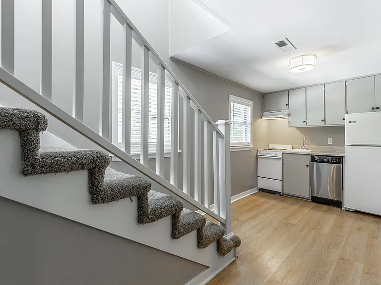 1209 Hanover St — Photo 29