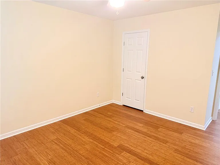 2380 Fairlie Dr — Photo 19