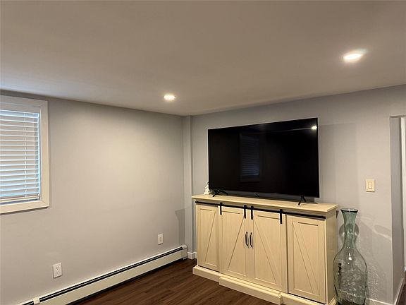 3rd image of 617 Willow St