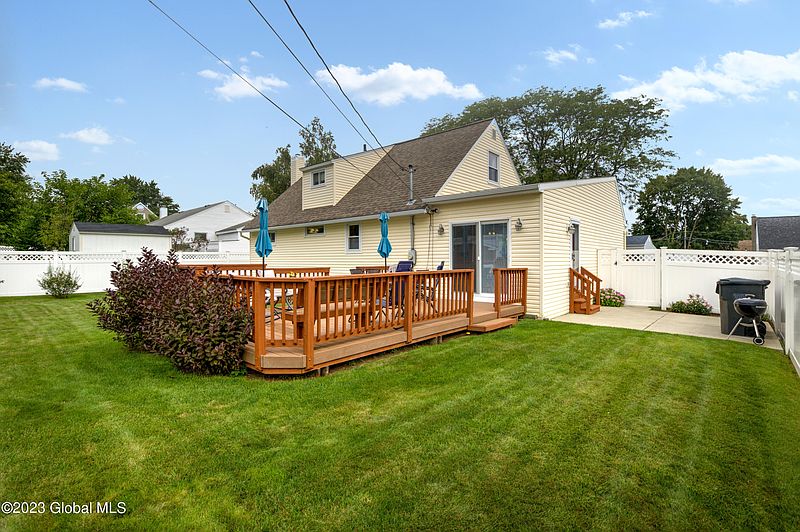 4th image of 52 Southgate Road