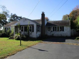 54 Dartmouth St, Agawam, MA 01001