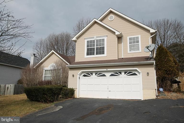 1st image of 16 Thornberry Ln