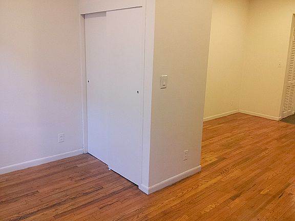 4th image of 424 W 46th St APT 2D