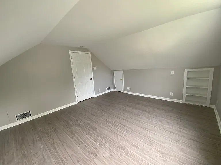 1345 Roselle Ave — Photo 11