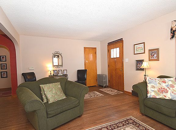 3rd image of 320 S Gladstone Ave