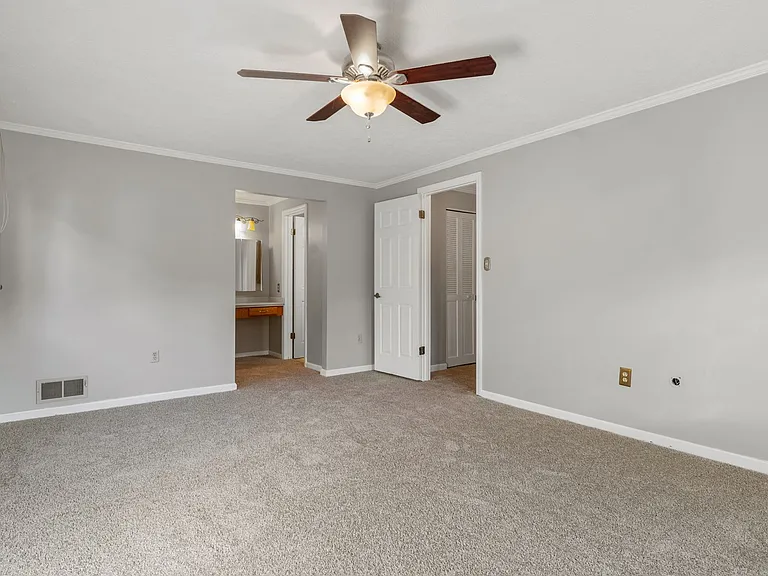 104 Erin Ct — Photo 16