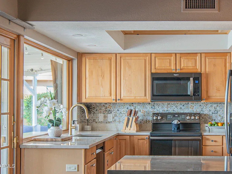 6110 E Edgemont Ave — Photo 64