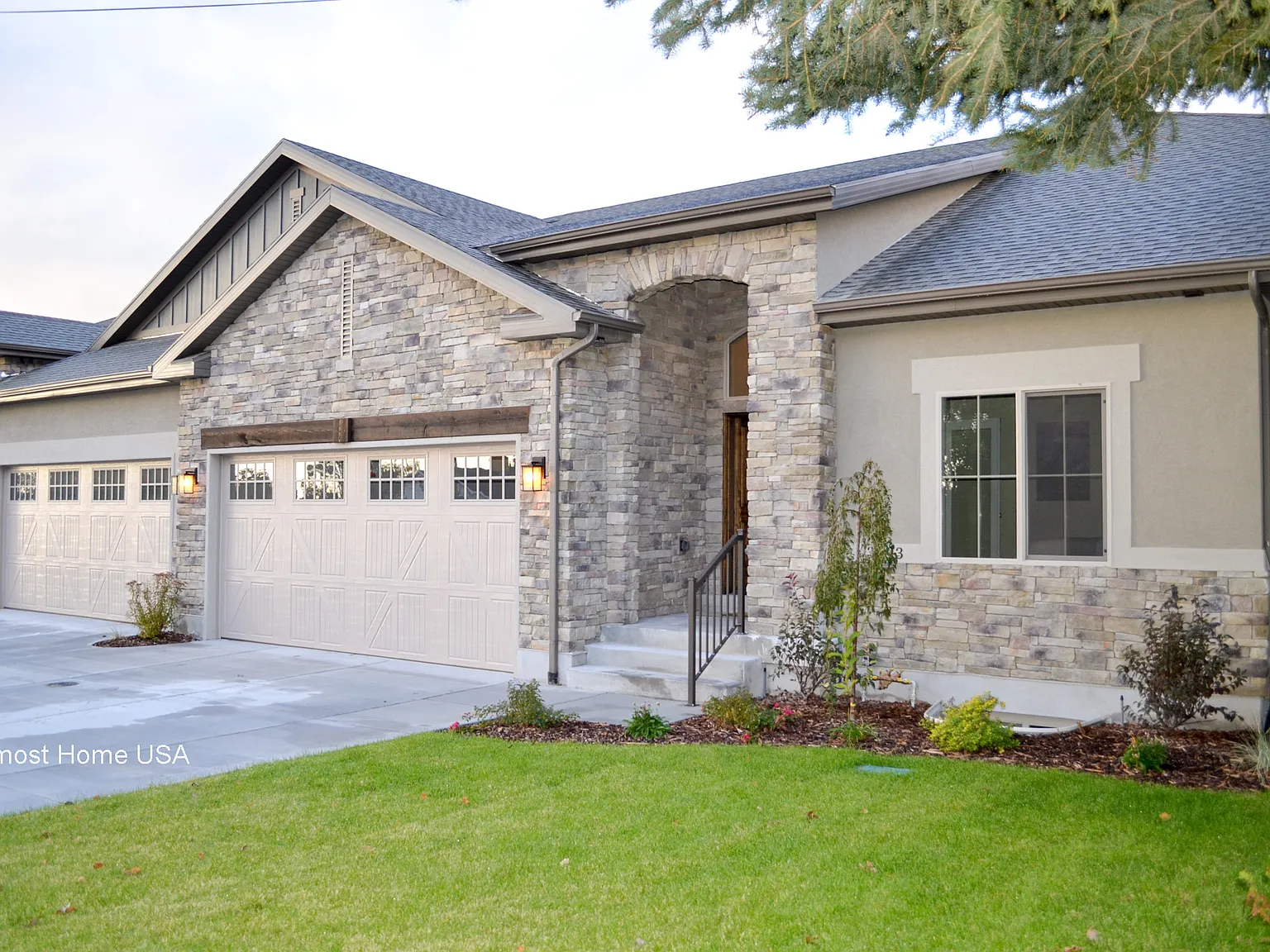 3293 E Bengal Blvd — Photo 1